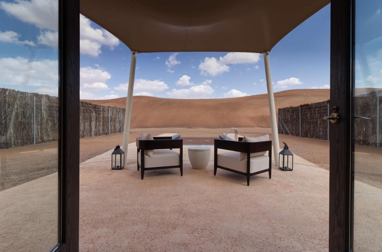 Mysk Al Badayer Retreat Hotel Margham Eksteriør billede The view from a suite at the Al Maha Desert Resort