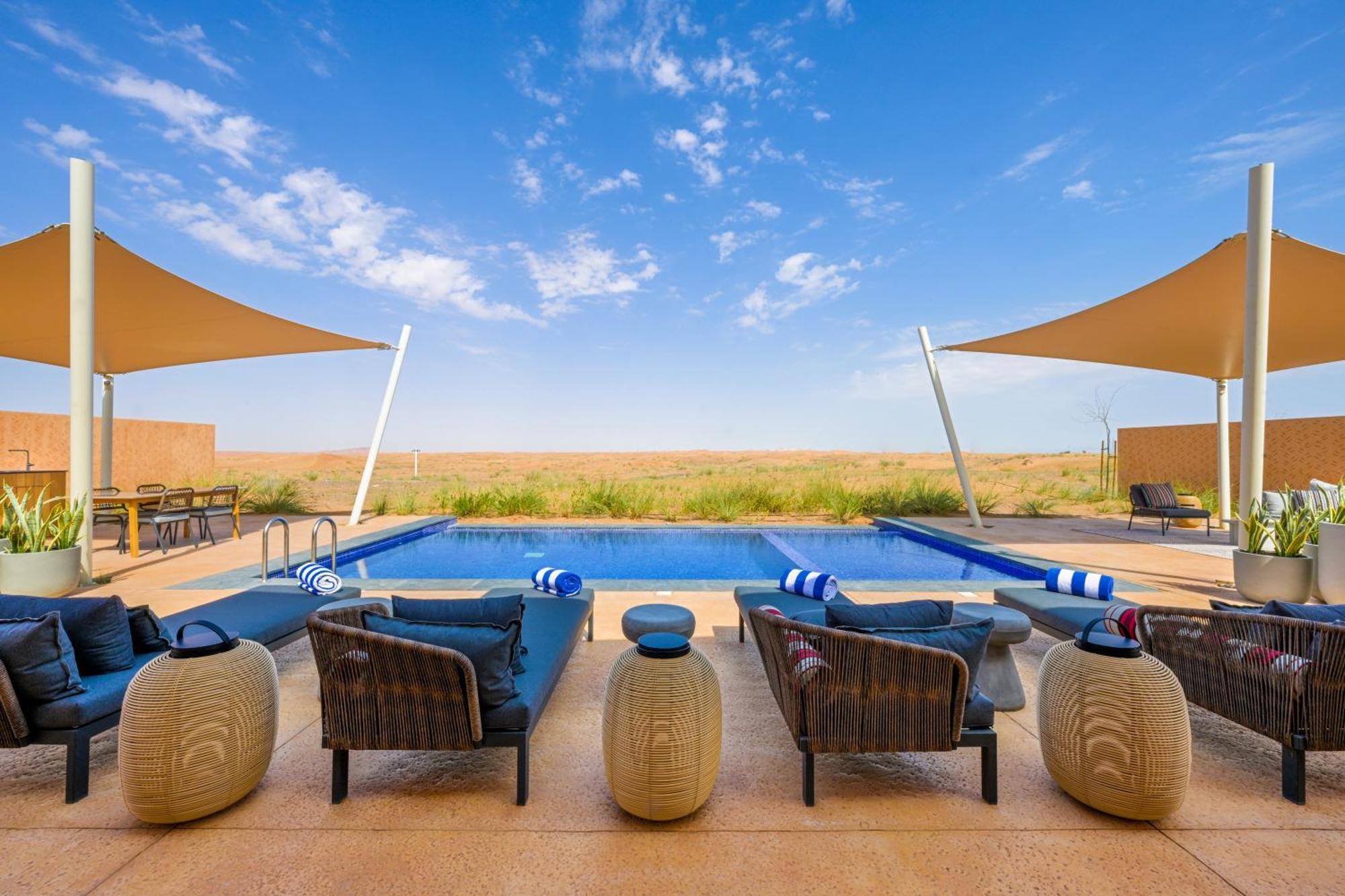 Mysk Al Badayer Retreat Hotel Margham Eksteriør billede The pool at the Al Maha Desert Resort