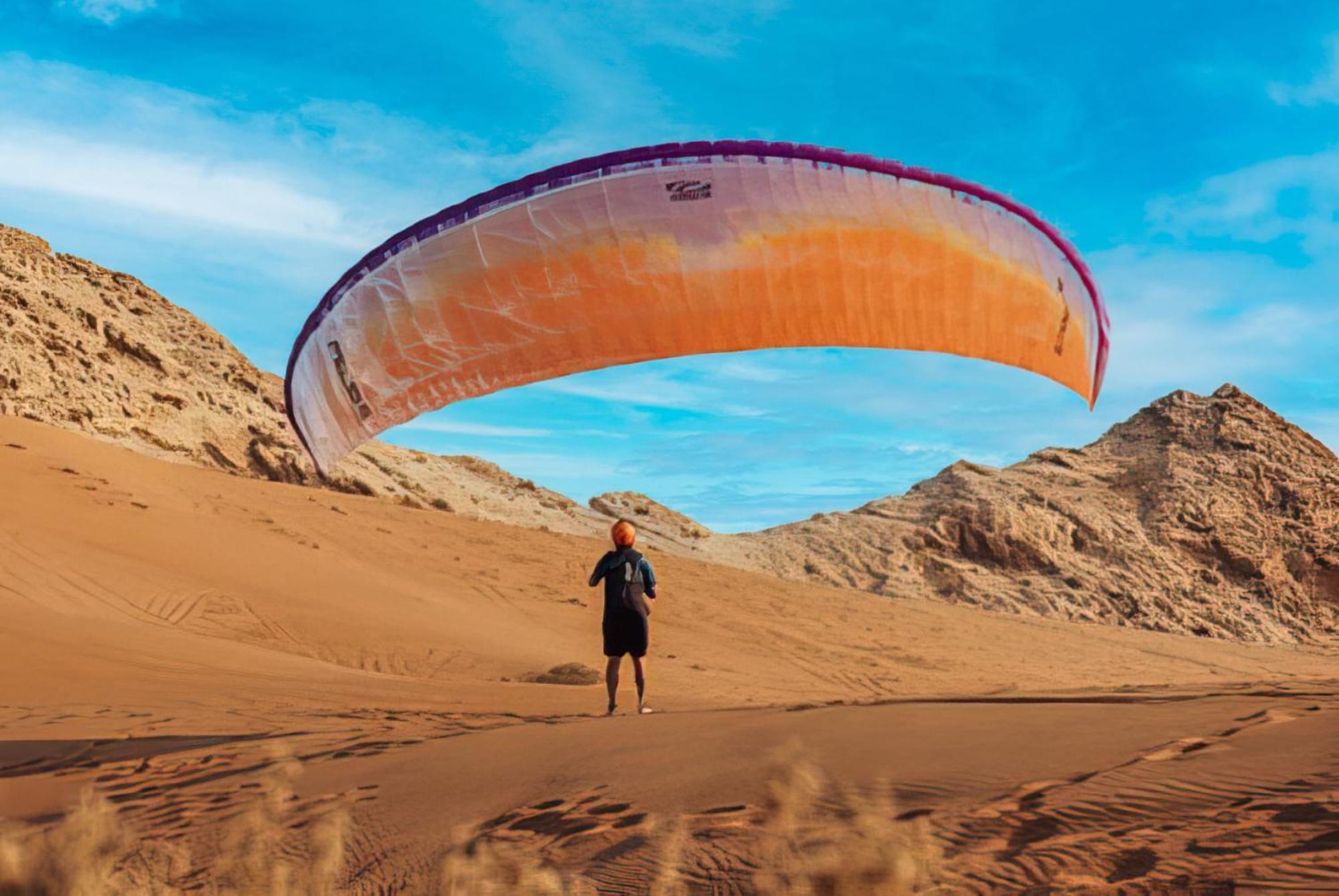 Mysk Al Badayer Retreat Hotel Margham Eksteriør billede Parachute landing on the dunes