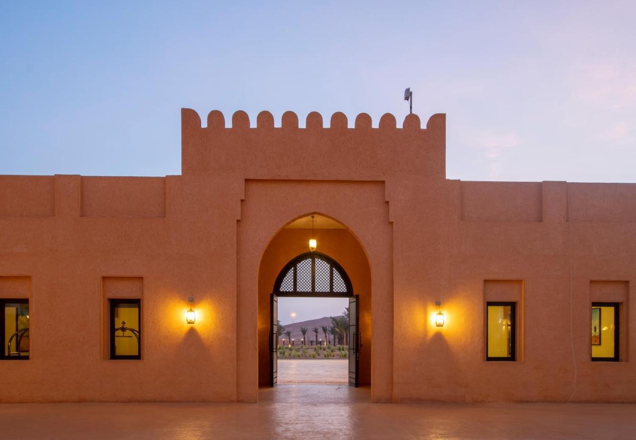 Mysk Al Badayer Retreat Hotel Margham Eksteriør billede Entrance to the hotel