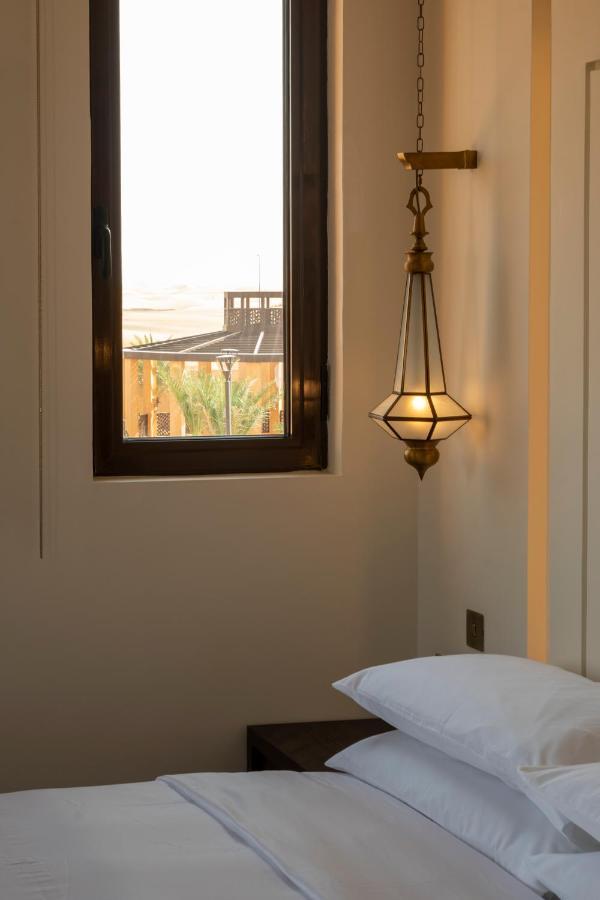 Mysk Al Badayer Retreat Hotel Margham Eksteriør billede A hanging lamp