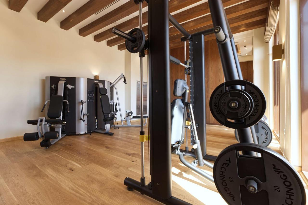 Mysk Al Badayer Retreat Hotel Margham Eksteriør billede A gym