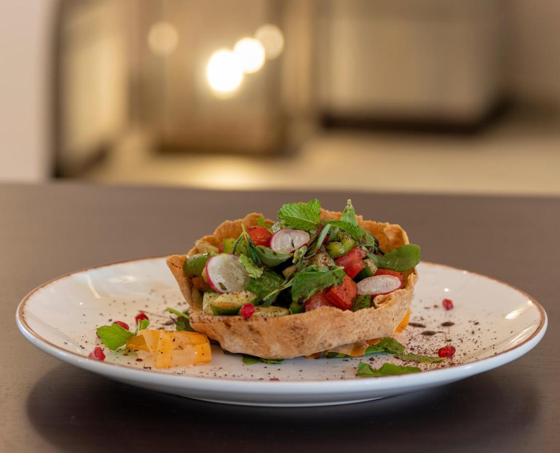 Mysk Al Badayer Retreat Hotel Margham Eksteriør billede Israeli salad